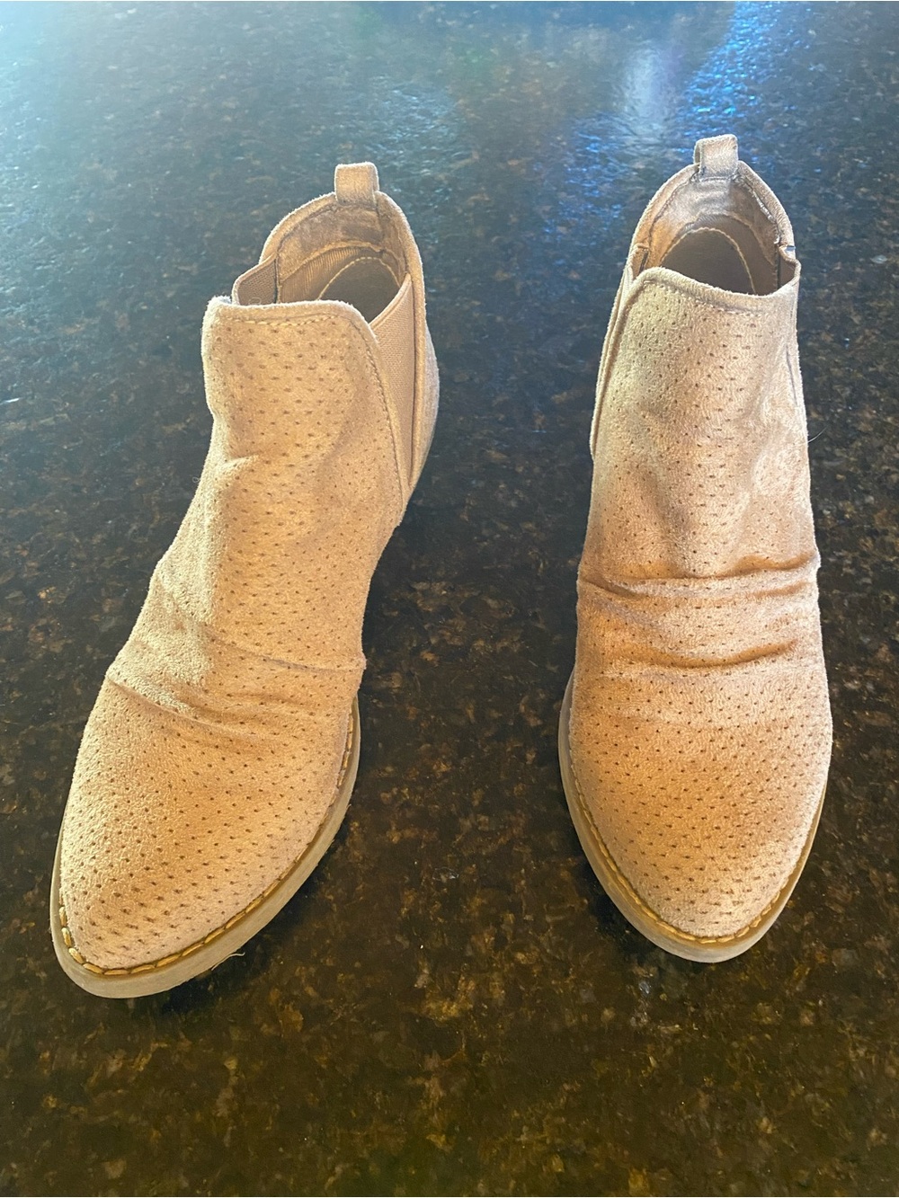 Report Suede tan booties